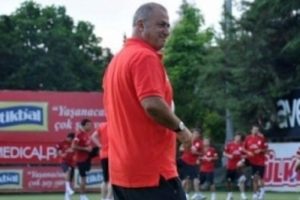 Terim taktiklerin &uuml;zerinde durdu