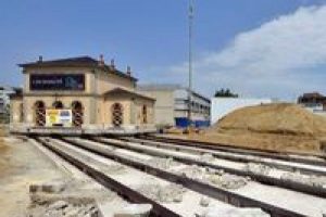 710 tonluk tren istasyonunu 33 metre taşıdılar