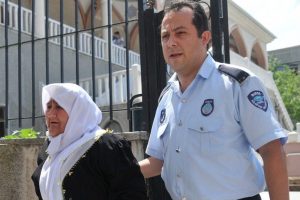 Bursa'da zabıta ekipleri dilencilere g&ouml;z a&ccedil;tırmadı