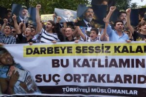 İstanbul'da Mursi'ye destek y&uuml;r&uuml;y&uuml;ş&uuml;