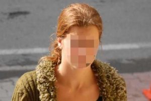Hırsızlardan kadına 'ispiyon' dayağı