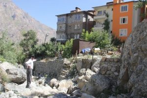 200 hanelik mahalle tehlikede