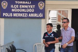 Ak&uuml; hırsızları yakayı ele verdi