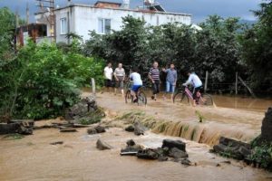 Yağmur hayatı fel&ccedil; etti