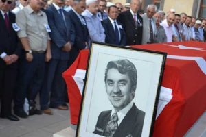 Eski Bakan toprağa verildi