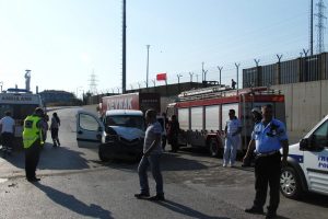 Bursa'da kamyonet ref&uuml;je daldı