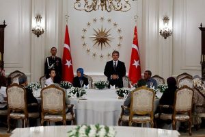 G&uuml;l'den şehit yakınları ve gazilere iftar