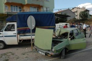 K&ouml;peğe &ccedil;arpmamak i&ccedil;in...