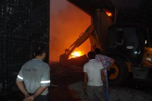 Bursa'da korkutan fabrika yangını