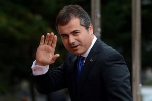 300 bin &uuml;niversiteliye m&uuml;jde