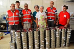Kızılay'dan her g&uuml;n bin kişiye sıcak yemek