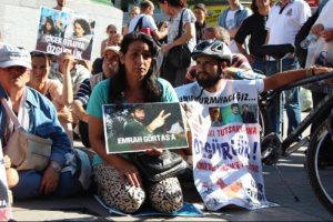 Gezi tutukluları i&ccedil;in oturma eylemi