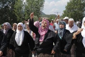 K&ouml;yl&uuml;ler isyan etti