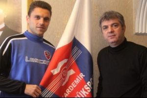 Karab&uuml;kspor'da bir ayrılık.