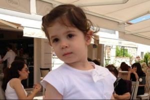 4 yaşında beyin t&uuml;m&ouml;r&uuml;ne yenik d&uuml;şt&uuml;