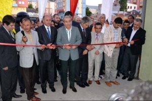 Bakan Mehdi Eker halk pazarında iftar yaptı