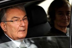 Deniz Baykal doğum g&uuml;n&uuml;n&uuml; ailesiyle kutladı