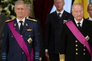 Bel&ccedil;ika Kralı, tahtını oğlu Philippe'e devretti