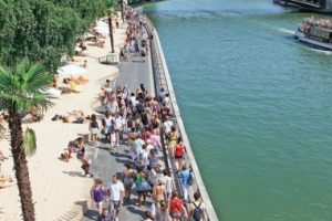 Paris'te eylem var ama...