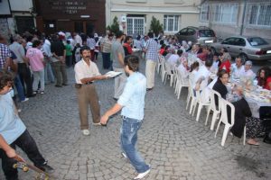 Bursa'da elden ele iftar