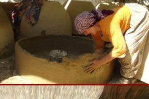 Tandırlar bir kadının elinden şekilleniyor