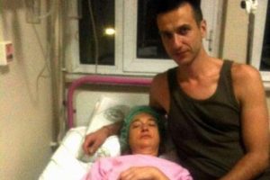 Tarlada yatan iki turist "gasp&ccedil;ı" kabusu yaşadı