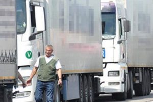 98 T&uuml;rk TIR s&uuml;r&uuml;c&uuml;s&uuml; Mısır'da rehin