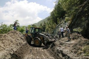 Hatay'da enkaz kaldırma &ccedil;alışmaları s&uuml;r&uuml;yor