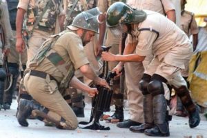 Keşmir'de genel grev ikinci g&uuml;n&uuml;nde