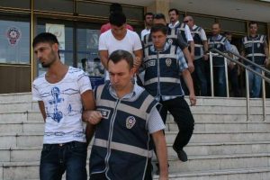 "AVM" hırsızları g&ouml;zaltına alındı