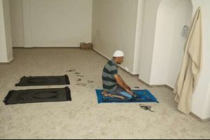 Uyuşturudan kurtuldu, mescit a&ccedil;tı