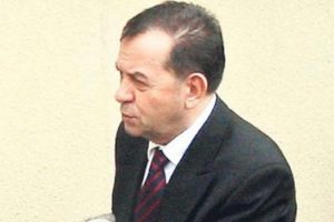 &Ouml;zden &Ouml;rnek hastaneye kaldırıldı