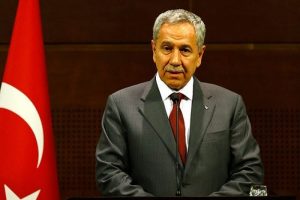 Arın&ccedil; pes edep arkasını d&ouml;n&uuml;p gitti
