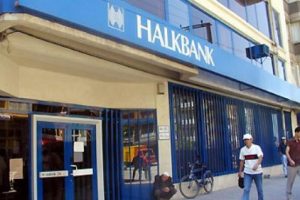 &Uuml;&ccedil; vekil, bir bakan ve 450 milyon dolar