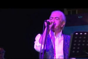 Edip Akbayram hayranlarıyla buluştu