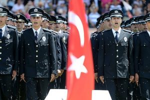 T&uuml;rk polisinden d&uuml;nya barışına destek