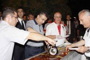74 Metrelik k&uuml;nefeyle kutlama