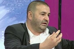 Şafak Sezer Twitter'dan bombaladı