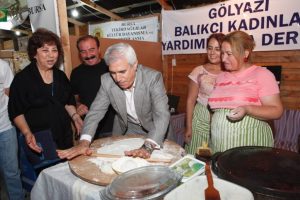 Farklı k&uuml;lt&uuml;rler bu sokakta buluşuyor