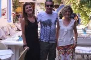&Uuml;nl&uuml; oyuncu soluğu &Ccedil;eşme'de aldı.