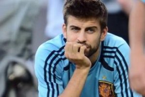Pique'den Fabregas uyarısı!