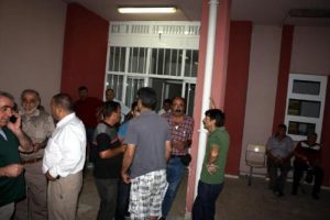 Talihsiz iş&ccedil;i y&uuml;ksek gerilim hattından d&uuml;şt&uuml;