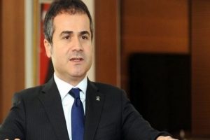 Bakan Kılı&ccedil;'tan milli sporculara pankartlı kutlama