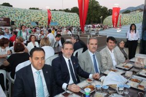 BTSO &uuml;yeleri vatandaşlar ile iftar sofrasında buluştu