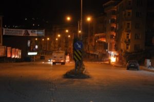 Hakkari'de PYD eylemine polis m&uuml;dahalesi