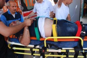 Talihsiz iş&ccedil;i forkliftten d&uuml;şt&uuml;