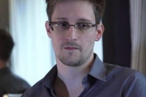 Snowden'ın esareti bug&uuml;n bitiyor