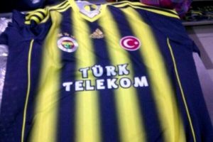 Fenerbah&ccedil;e'nin yeni sezon formaları satışa &ccedil;ıktı