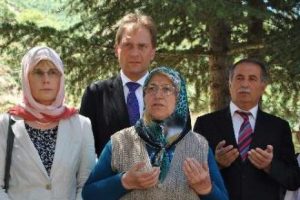Solingen kurbanlarının mezarına ziyaret