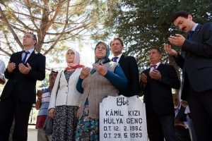 Solingen kurbanları mezarları başında anıldı